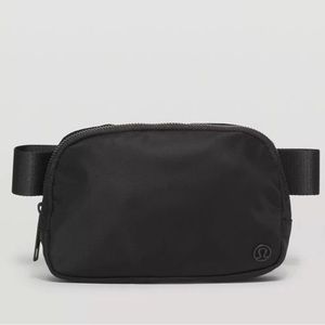 Lululemon Everywhere Belt Bag - Black *Original Strap Version*